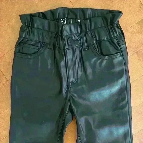 Adorable BabyGap Vegan-Leather Mom Pants - Picture 3 of 4